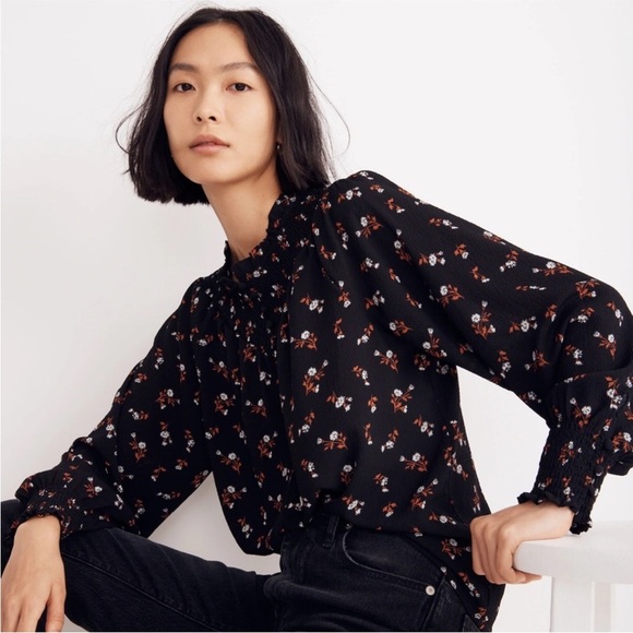 Madewell Tops - Madewell Smockneck Top in Tossed Floral Size M